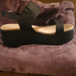 🏝NWOT Bamboo Platform Shoes🏝